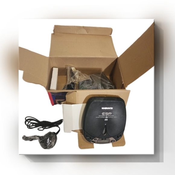 Magnavox Portable CD Player - Picture 4 of 15